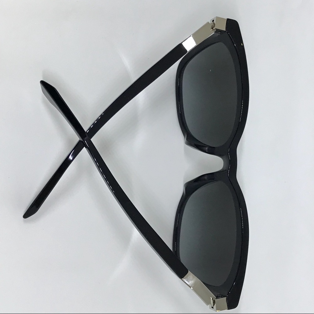 Fendi Sunglasses Woman’s - Picture 6 of 7